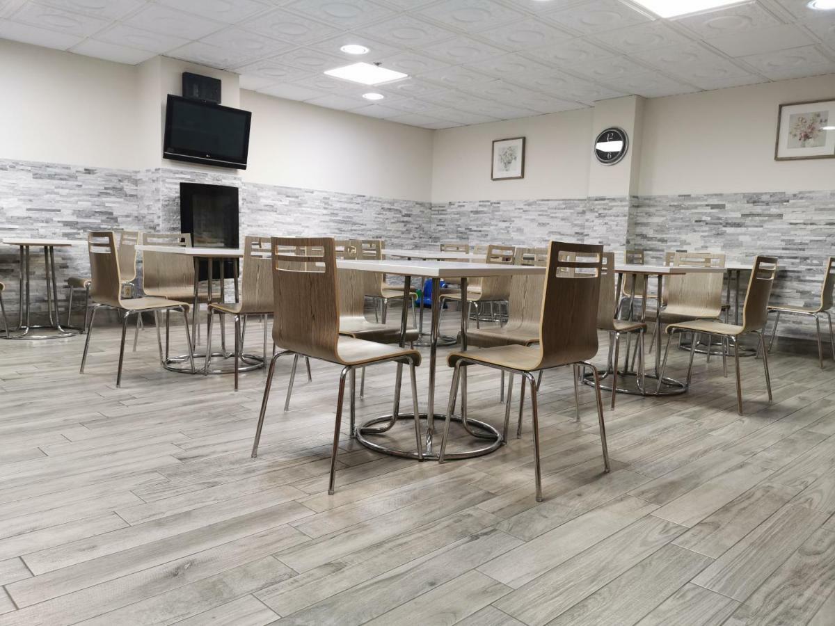 Auberge De La Gare Гатіно Екстер'єр фото